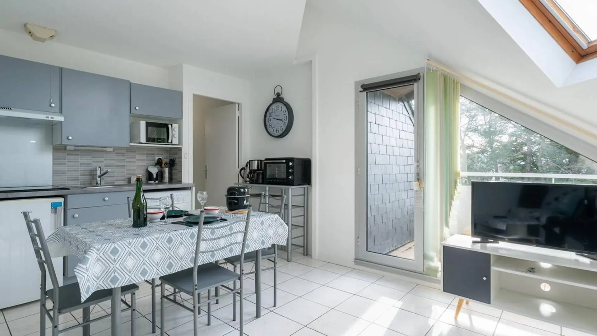 Apartmán Studio Confortable A 500M Des Plages De Carnac - Balcon Sud, Tv, Parking - 2 Pers, 2* - Fr-1-477-181 Francie
